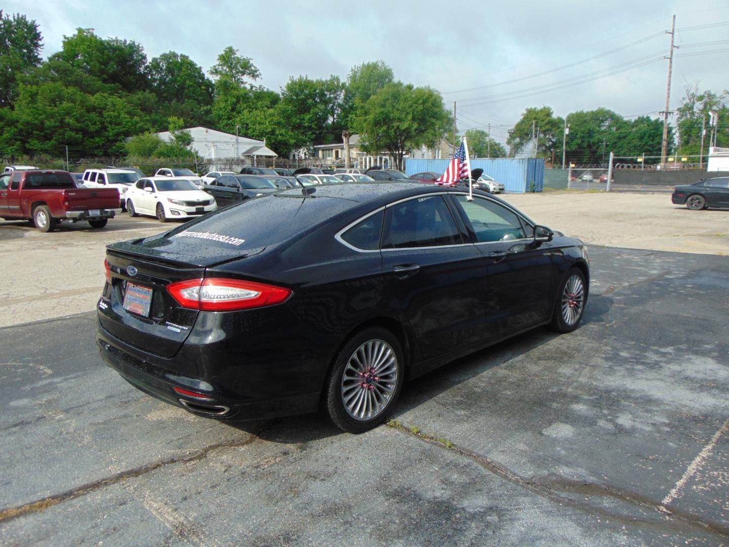 2016 Black Ford Fusion (3FA6P0K97GR) with an 4-Cyl EcoBoost 2.0T engine, Auto, 6-Spd SelectShift transmission, located at 2105 Dixie Hwy, Louisville, KY, 40210, (502) 772-3333, 38.220932, -85.795441 - Photo#6